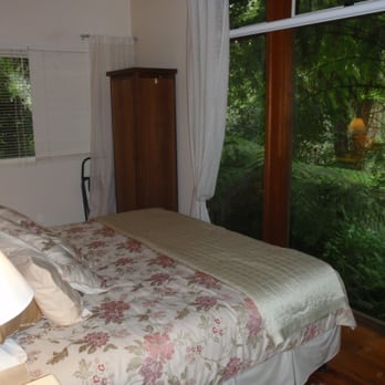 Candlelight Mountain Retreats - Hotels Near Me - Mount Dandenong, VIC