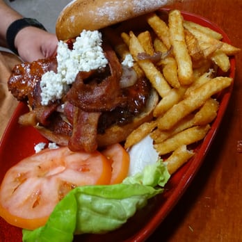 Maui Brewing - Brewpubs Near Me - Lahaina, Hawaii