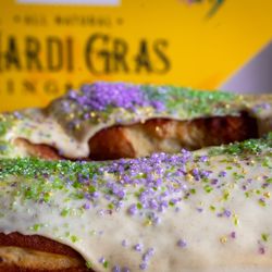 Breads on Oak Cafe & Bakery - Our award-winning artisan-crafted king cakes, available in 7 diferent flavors.
