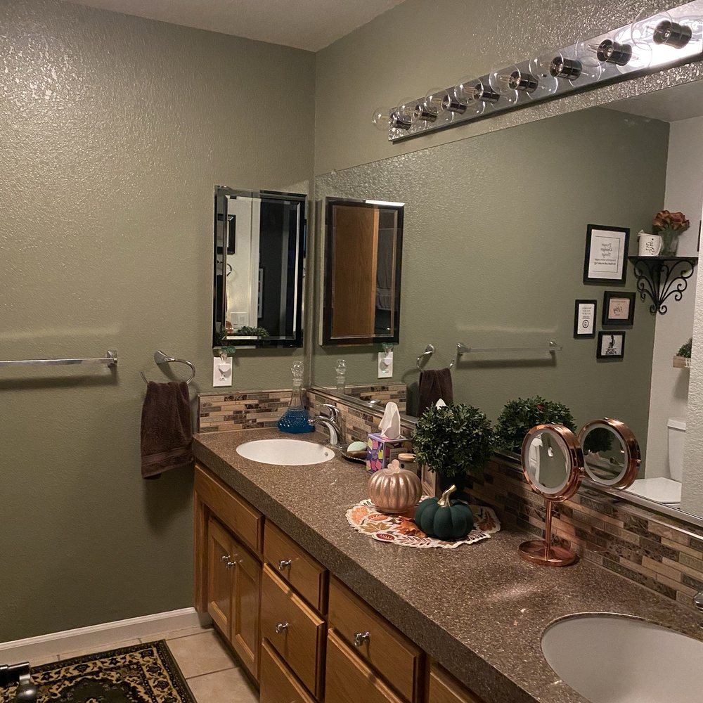 Straight Edge Tile - Front bathroom painted and complete - Tiling Near Me - Chico, California Straight Edge Tile - Front bathroom painted and complete - Tiling Near Me - Chico, California