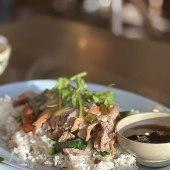 Ruen Pair - Roasted Duck Over Rice - Thai Near Me - Los Angeles, California Ruen Pair - Roasted Duck Over Rice - Thai Near Me - Los Angeles, California
