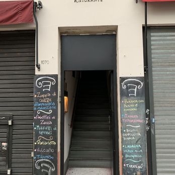 Amici Miei - Front entrance. You go up the stairs to the actual restaurant. - Italian Near Me - Buenos Aires, C
