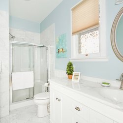 Great River Road Inns - Main Floor Bathroom