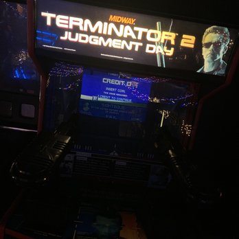 Analog II Arcade Bar - Arcades Near Me - Moline, Illinois
