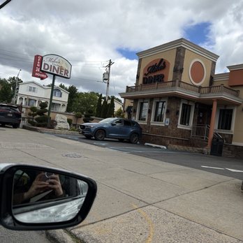 Mike's Unicorn Diner - American Near Me - Staten Island, New York