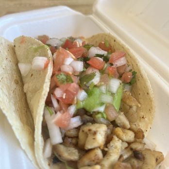 Rodolfo's Taco Shop - Pollo asado taco - Mexican Near Me - Farmington, New Mexico