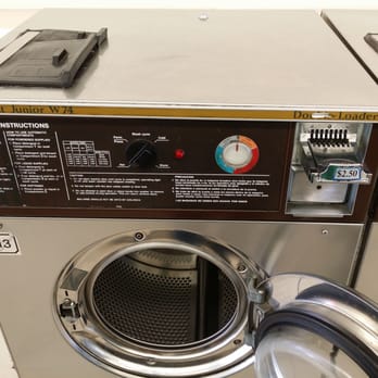 Clothesline Laundromat - It's not $2.50 the next picture will prove that it's $1.25 - Laundromat Near Me - San Mateo, California