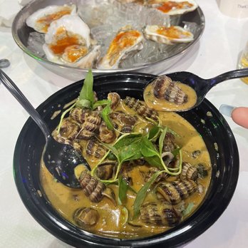 Kickin' Crab - Curry coconut sea snails, raw oysters - Cajun/Creole Near Me - Carrollton, Texas