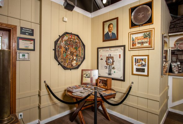 Round Table Pizza by null