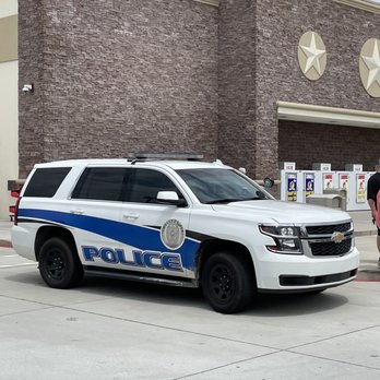 Buc-ee's - Useless Police.  Must be nice getting paid to do absolutely nothing! - Gas Stations Near Me - Robertsdale, Alabama
