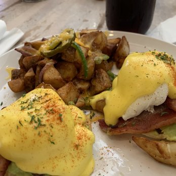 Toast Kitchen & Bar - Bacon Avocado Benedict - Breakfast & Brunch Near Me - Brea, California