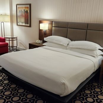 Hilton Chicago/Northbrook - Room - Hotels Near Me - Northbrook, Illinois