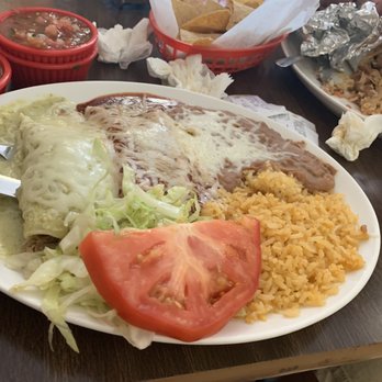 Taqueria Los Compadres - Enchilada lunch - Mexican Near Me - Riverbank, California Taqueria Los Compadres - Enchilada lunch - Mexican Near Me - Riverbank, California
