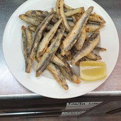 Diamante - Boquerones fritos con limón.
