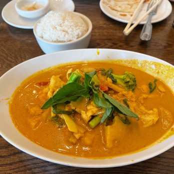 Ming's Cafe - Thai Curry - Sushi Bars Near Me - Carbondale, Colorado