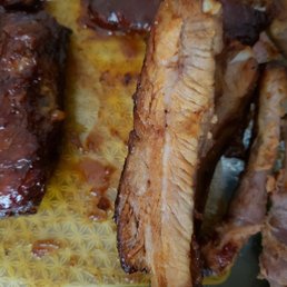 No pink smoke ring, tasted refrigerated and not fresh. Don't bother eating here, you'll be disappointed.