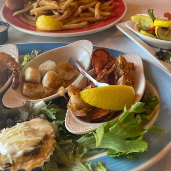 Nick's Boathouse - Lighthouse platter and fried shrimp platter - Seafood Near Me - Pensacola, Florida