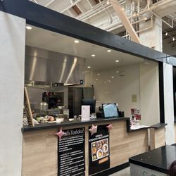 Demiya - Storefront - I believe they put their name up now