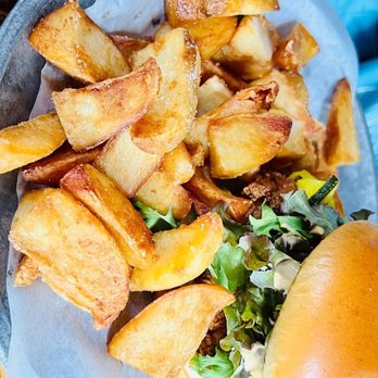 Pleasant House Pub - Crispy Buttermilk-Fried Chicken Sandwich - British Near Me - Chicago, Illinois Pleasant House Pub - Crispy Buttermilk-Fried Chicken Sandwich - British Near Me - Chicago, Illinois
