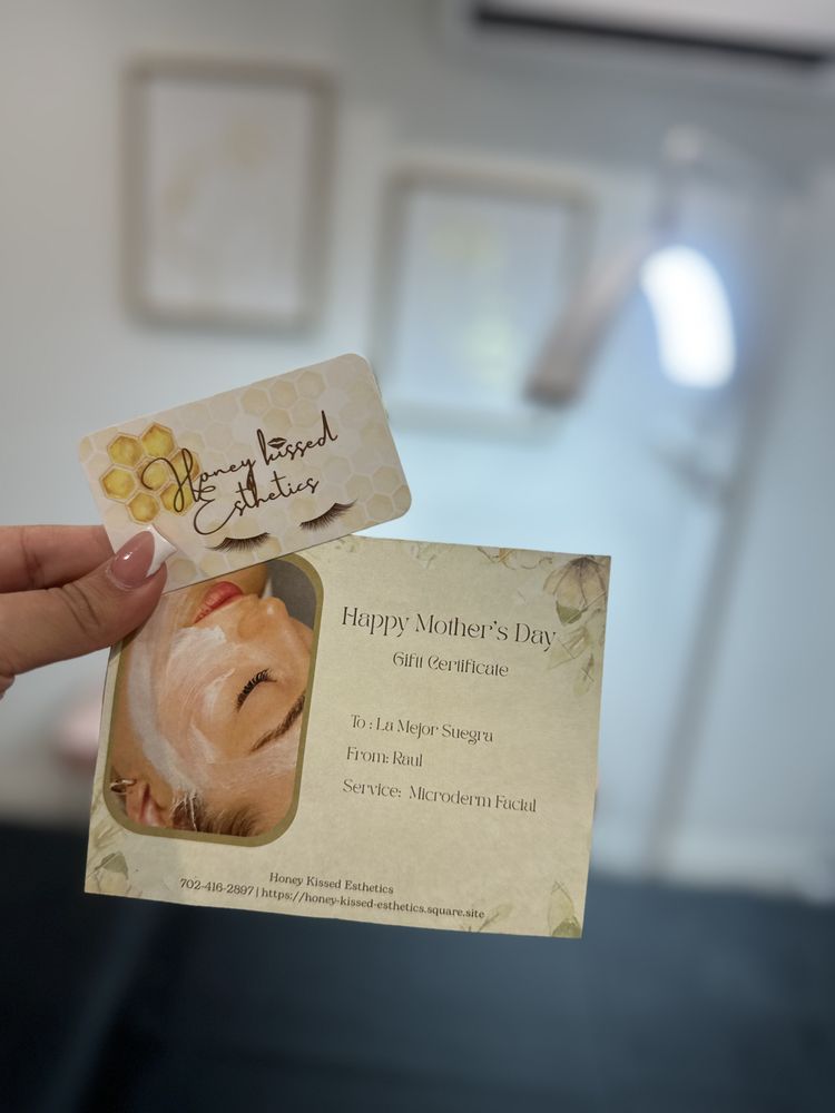 Honey Kissed Esthetics Logo