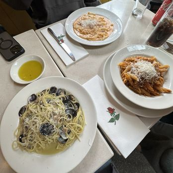 Bar Pitti - Linguine and clams, bolognese, Pappardelle Alla Fiesolana - Italian Near Me - New York, New York