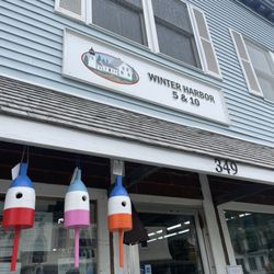Winter Harbor Five & Ten - Super cute store with lots of Maine souvenirs! Staff is kind and very helpful! Worth a stop!