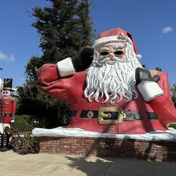 Santa Claus Statue