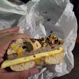 No bacon on the Pan Hearty. Thick and dry bagel. No bacon on the Pan Hearty. Thick and dry bagel.