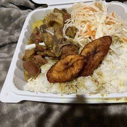 "Large" curry goat. They put the wrong rice and the meat was mainly empty bones. "Large" curry goat. They put the wrong rice and the meat was mainly empty bones.