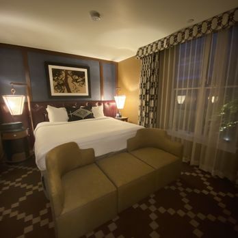 Kimpton RiverPlace Hotel - Bedroom with garden view - Hotels Near Me - Portland, Oregon Kimpton RiverPlace Hotel - Bedroom with garden view - Hotels Near Me - Portland, Oregon