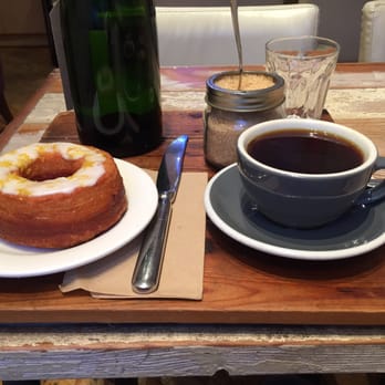TY Seven Dials - Timberyard - Coffee presentation - plus a pastry! - Coffee & Tea Near Me - London, XGL