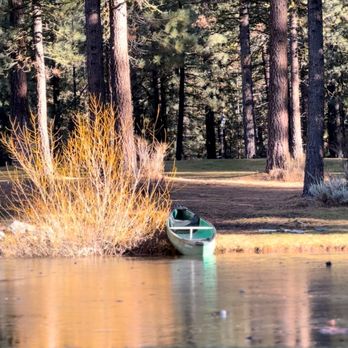 Chalet View Lodge - Grounds small lake. - Venues & Event Spaces Near Me - Graeagle, California