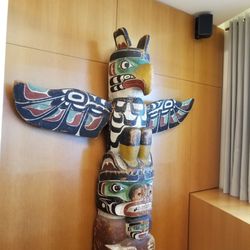 Maple Leaf Lounge - Can't be Canadian w/out the totem polls.