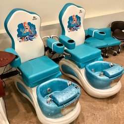 Bonvie Nails & Spa - Princess (and princes too!) pedicure chairs