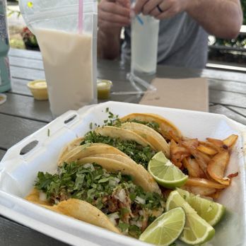 La Pasadita Taqueria - Carnitas and horchata - Food Trucks Near Me - Stuart, Florida La Pasadita Taqueria - Carnitas and horchata - Food Trucks Near Me - Stuart, Florida