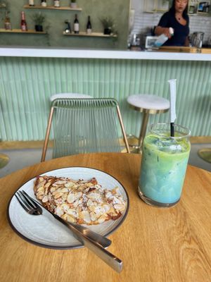 Les Deux Amis Cafe and Wine Bar by null
