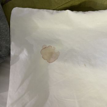 Super 8 by Wyndham Toledo - Blood on pillow case - Hotels Near Me - Toledo, Iowa