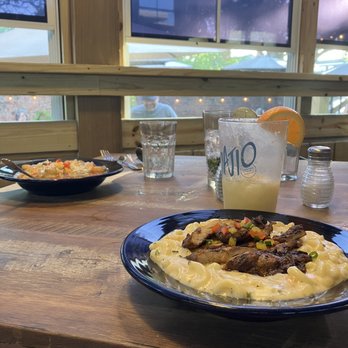 Dajio - Mac and Cheese with Blackened Chicken, Shrimp and Grits, Painkiller Cocktail - Seafood Near Me - Ocracoke, North Carolina