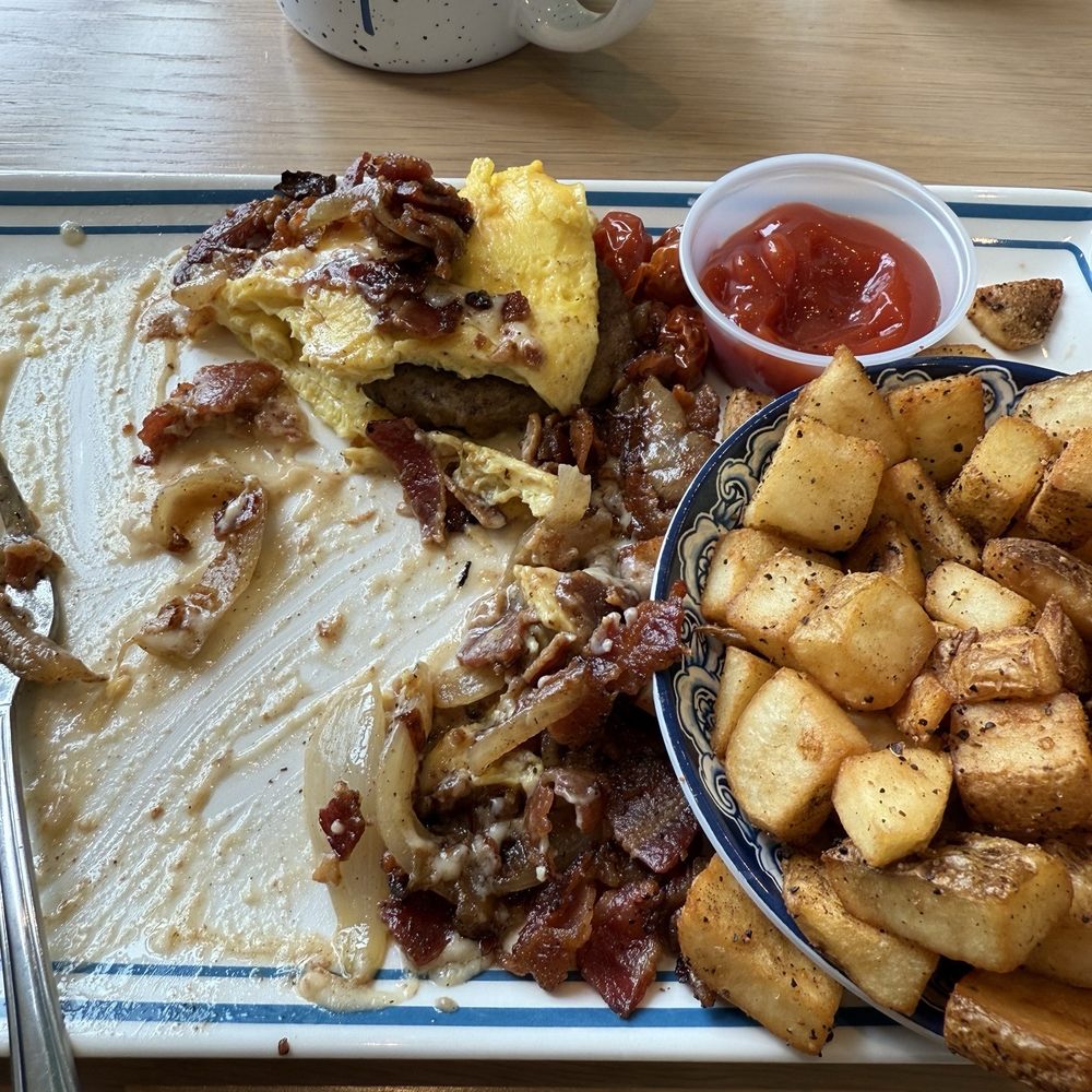 Biscuit Belly - Masterson Station - The middle view of The Smokeshow - Breakfast & Brunch Near Me - Lexington, Kentucky