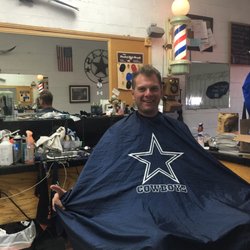 Tom's Barber Shop - Great haircut. Cool old school barbershop!