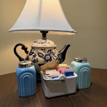Henry Clay Inn - Another cute & unique lamp - American Near Me - Ashland, Virginia