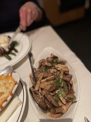 Dean's Italian Steakhouse by null