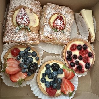 Choco Bakery & Cafe - Large fruit napoleons and tarts. Sugar free carrot cake. - Patisserie/Cake Shop Near Me - Corona, California Choco Bakery & Cafe - Large fruit napoleons and tarts. Sugar free carrot cake. - Patisserie/Cake Shop Near Me - Corona, California