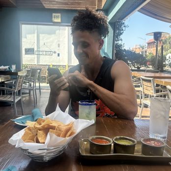 Maderos Cocina Mexicana - Chips and salsa - Mexican Near Me - Redondo Beach, California
