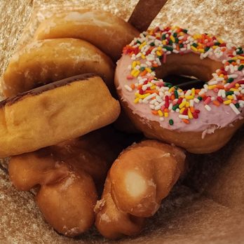 Aurora Donuts - The Homie selected a bag of doughnuts (6/22/24) - Donuts Near Me - Seattle, Washington Aurora Donuts - The Homie selected a bag of doughnuts (6/22/24) - Donuts Near Me - Seattle, Washington