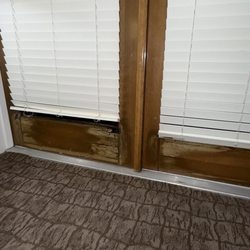 Legacy Vacation Resorts - Palm Coast - Rotting wood on doors in the bedroom