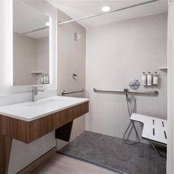 Aiden By Best Western - Berkeley - ADA Bathroom