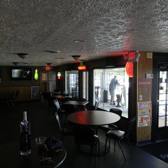 Jose's Landing - the inside of a restaurant - Dive Bars Near Me - Canton, Ohio