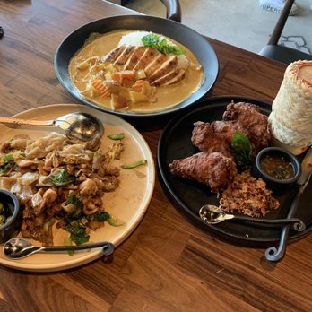 Hanuman Thai Eatery - Yellow curry chicken, PadSweEw noodles, Jenny hometown friend chicken with sticky rice - Thai Near Me - Costa Mesa, California