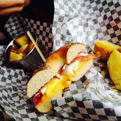 Haus Garten Bagel Bar